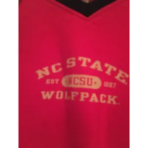 Red Oak NC State Wolfpack Women’s Sweatshirt Size Medium Red thumbnail 4