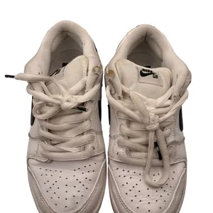 Nike Dunk Low White Black SZ 6 Classic Retro Leather Sneakers Casual Streetwear thumbnail 3