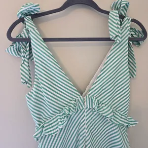 BCBGeneration Green and White Striped V-Neck Tie Shoulder Dress thumbnail 5