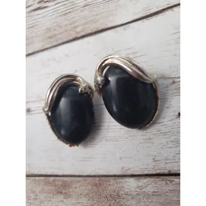 Vintage Clip On Earrings Black Oval with Silver Tone Detail - Poor Condition thumbnail 2