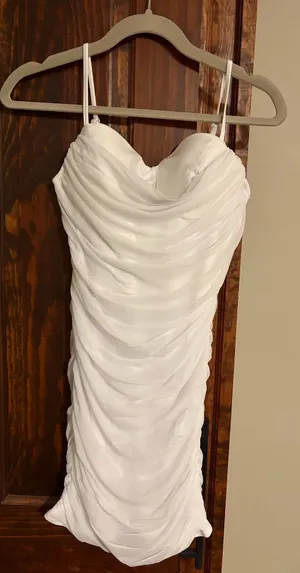 White dress Size M thumbnail 1