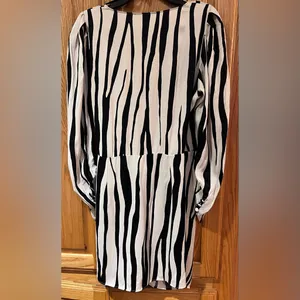 ZARA Zebra Print Satin Wrap Mini Dress w/‎ Tie Ruched Cuffs Black & Ecru Medium thumbnail 11