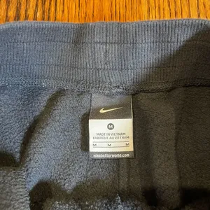 Nike Women's Fleece Wide Leg Black Sweatpants (flawed) thumbnail 2