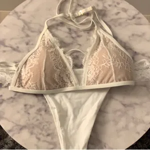 Nude and white bikini Size M thumbnail 1