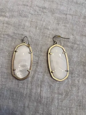Kendra Scott Danielle Gold and White Earrings thumbnail 2