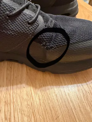On Cloud Play Youth 2 pre-owned Black - please see pic left shoe appears to have stitching knicked and can see wear on bottom thumbnail 4