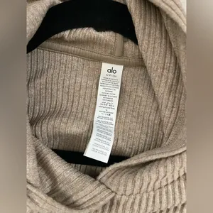 Alo Yoga NWT Muse Hoodie Ribbed in Gravel Heather Size S thumbnail 10