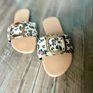 Leopard Print Slide Sandals with Buckle in Women's Size 5.5 Brand New thumbnail 3