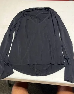 Lululemon Black Top Women’s Long Sleeve thumbnail 1