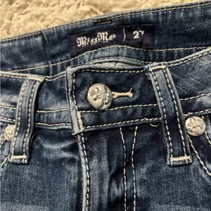Miss Me Stylish Mid-Rise Skinny Blue Embroidered Women's Jeans Size 27 thumbnail 4