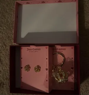 Juicy Couture Pink Logo‎ Gift Box thumbnail 1