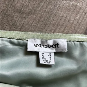 Elegant Cream Strapless Top Green Size 12 thumbnail 3