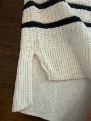 Old Navy Cream Sweater with Navy Stripes - Crew Neck Size XS - C58-022 thumbnail 4