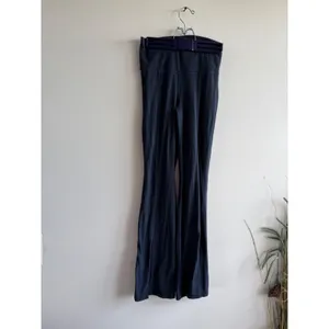 Tna‎ TnaAction Women Medium Navy Blue Flare Yoga Pants High Rise Slit Hem 2617 thumbnail 2