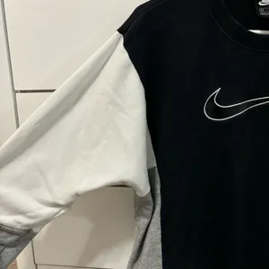 Nike Colorblock Crewneck Sweatshirt thumbnail 3