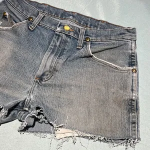 Vintage style wrangler‎ cut off denim shorts medium wash thumbnail 4