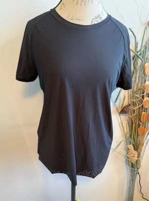 Lululemon Womens Black Split Back Laser Cut‎ Short Sleeve Athletic Top Size 8 thumbnail 1