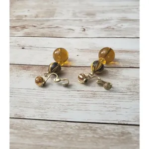 Vintage Clip On Earrings thumbnail 4