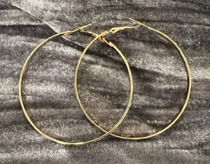 Elegant Gold Hoop Earrings thumbnail 1