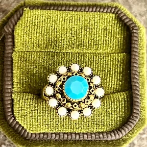 Vintage Gold Tone Faux Turquoise & Pearl Flower Cocktail Ring Size 7 thumbnail 1