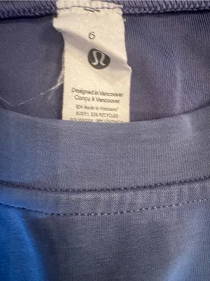 NWOT Lululemon Softstreme Gathered Cropped T-Shirt Oasis Blue Size 6 thumbnail 3
