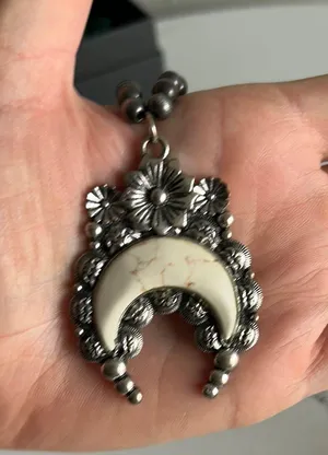 Faux pearl Necklace thumbnail 3