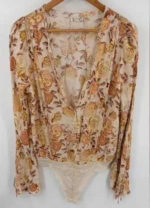 Free People intimately everything’s rosy floral v-neck lace thong l/s bodysuit M thumbnail 1