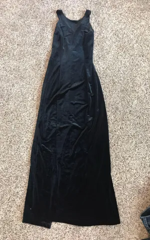 Black Velvet Prom Dress thumbnail 1