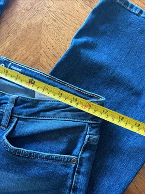 Lee Regular Bootcut Mid Rise Jeans thumbnail 3