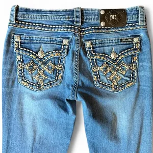 Miss Me Signature Rise Boot Jeans Size 30 Medium Wash Embellished Flap Pocket thumbnail 7