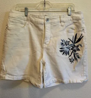 🔵🔵🔵3 for 12$🔵🔵🔵Women's White Embroidered Floral Shorts-16 thumbnail 1