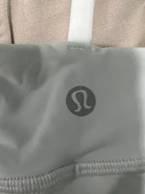 Lululemon Sports Bra Size 2 thumbnail 3