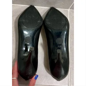 Michael Kors Black Leather Pointed-Toe Pumps thumbnail 6