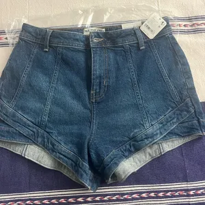 ***SOLD ***FREE PEOPLE NWT. Mona high rise denim thumbnail 5