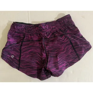 Fantastic Lululemon Hotty Hot Reversible Shorts Size 4 thumbnail 3