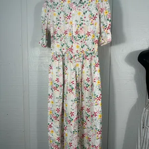 The EWE White Floral Short Sleeve Dress Size Small NWT thumbnail 6