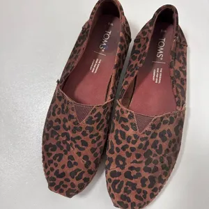Toms Loafers Alpargata Slip On Brown Black Suede Leopard Print Flats Casual 8 thumbnail 6