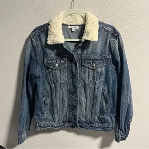 Good American Shearling Collar Denim Trucker Jacket thumbnail 3