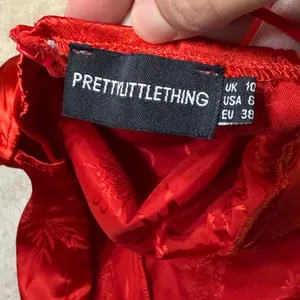 Pretty Little Thing Red Satin Floral Print Mini Dress Size‎ 6 thumbnail 5