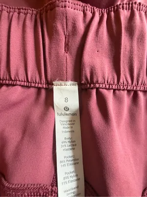 Women's Lululemon Vintage Rose On The Fly 2.5”Drawstring Active Shorts thumbnail 4