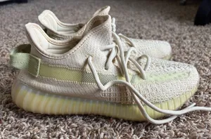 Yeezy Boost thumbnail 1
