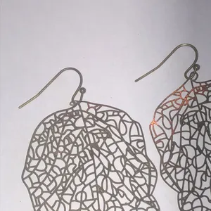 Elegant Brass Tone Lightweight Cutout Boho Leaf Earrings thumbnail 4