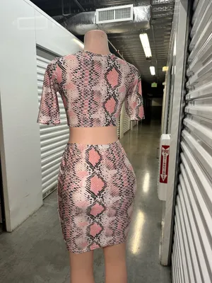 Pink Snakeskin 2-Piece Set 🐍 Sexy DIY Halloween Costume Idea thumbnail 7