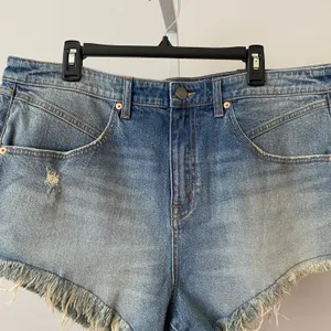 FESTI Torrid 18 Blue Denim Distressed Frayed Hem Festival‎ coastal cowgirl thumbnail 2