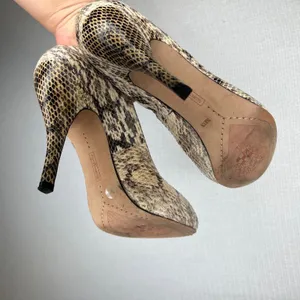 Vince Camuto Womens Snakeskin Embossed Leather Pointed Toe Stiletto Pumps 7.5B thumbnail 5