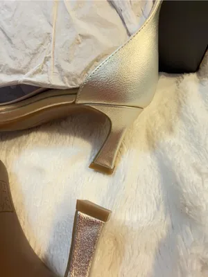 Naturalizer Khloe Champagne Metallic Size 5- New in Box thumbnail 11