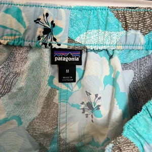 Patagonia - Barely Baggies Shorts 2.5” Outdoors Hiking Climbing Nature thumbnail 6
