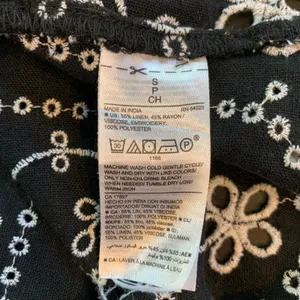 Old Navy Off Shoulder Black Dress S Embroidered Floral‎ Scallop Hem Linen Blend thumbnail 5