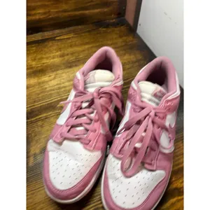 Nike Pink And‎ White Sneakers Size 8.5 thumbnail 4