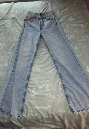 High-Rise 90s H&M Straight Leg Jeans thumbnail 1